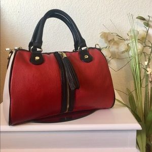 🌹 Steve Madden purse.