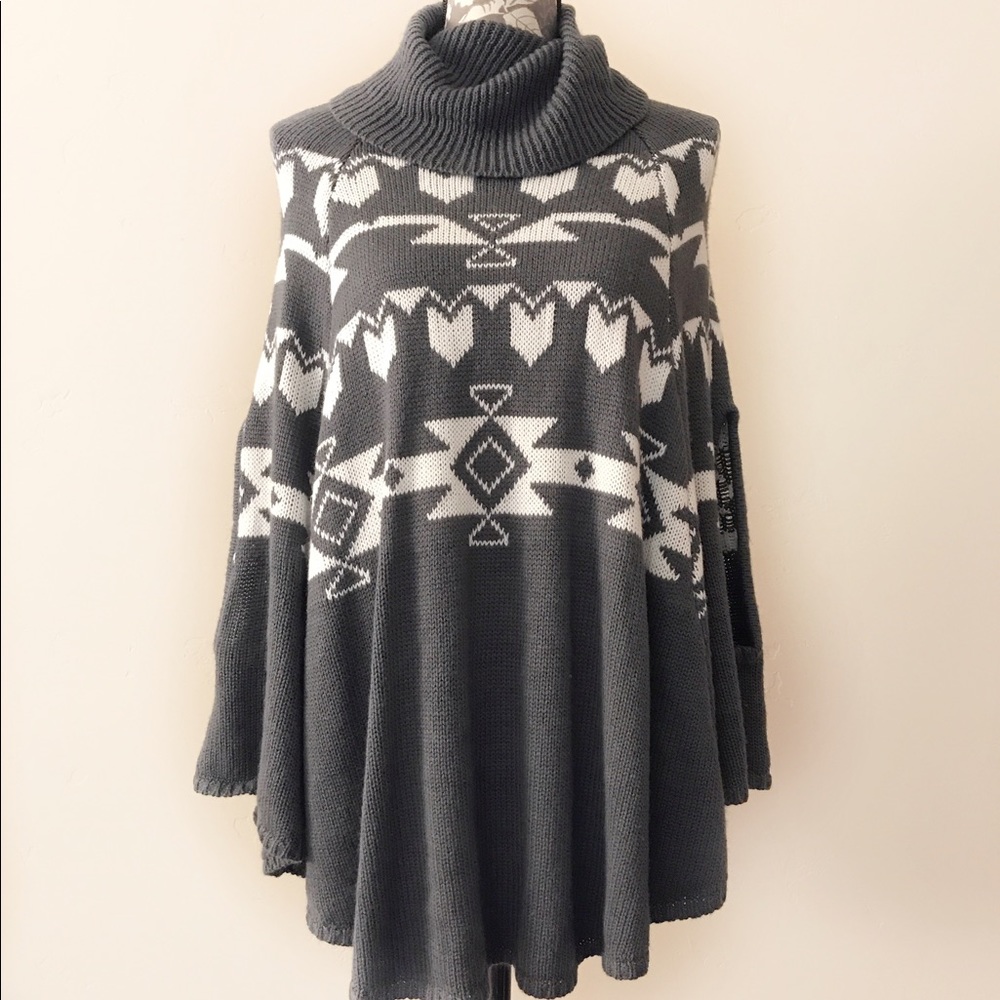 Derek Heart Aztec Cowl Neck Poncho, so SM