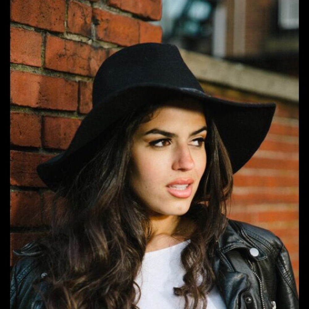 Black felt cowboy hat