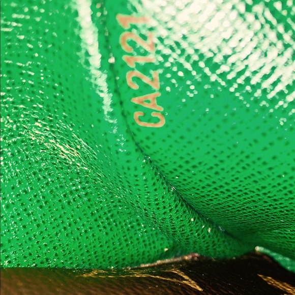 Louis Vuitton Classic Monogram Emilie wallet - Picture 3 of 5