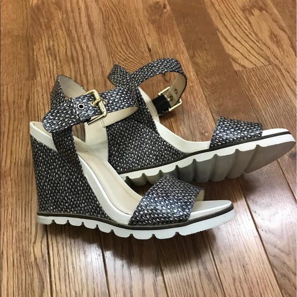 Sandals - Picture 1 of 5