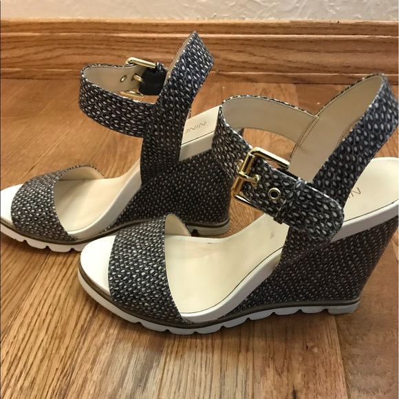 Sandals - Picture 2 of 5