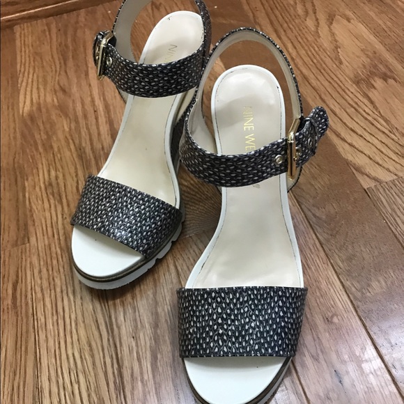 Sandals - Picture 3 of 5