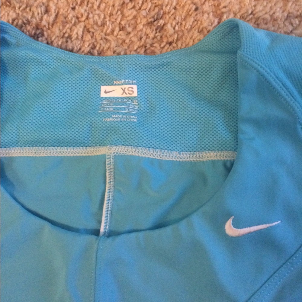 Nike fit dry baby blue workout top - Picture 2 of 3