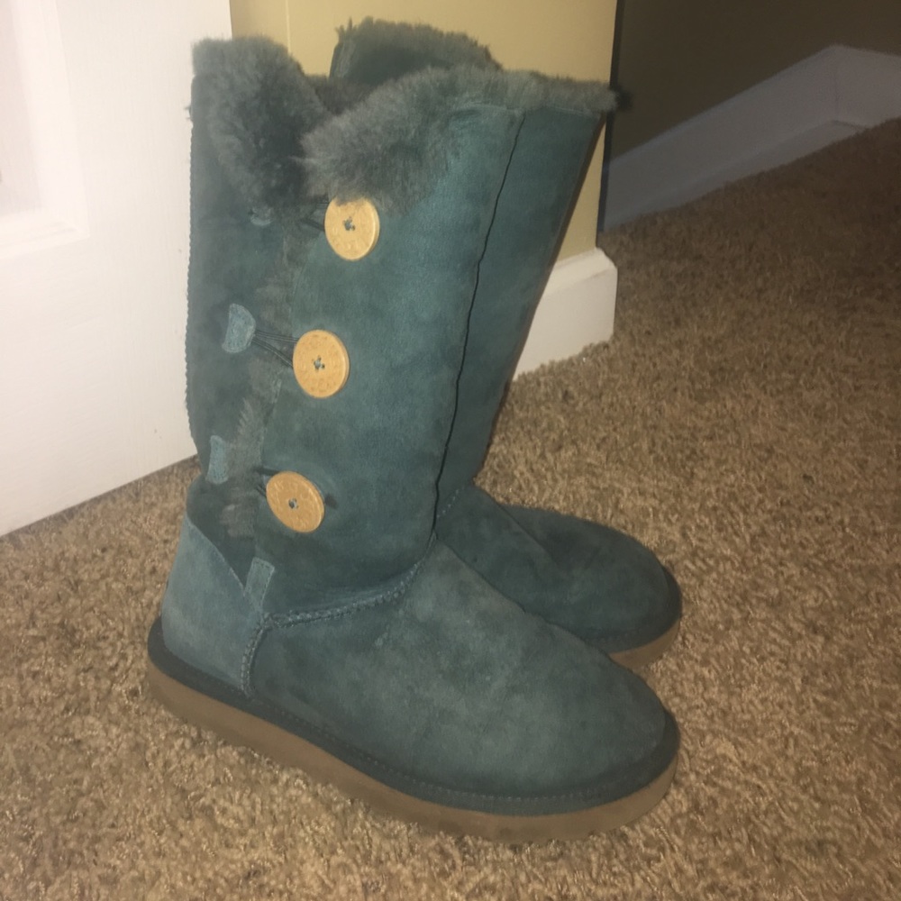 UGG Australia Women's Button Boot size 7