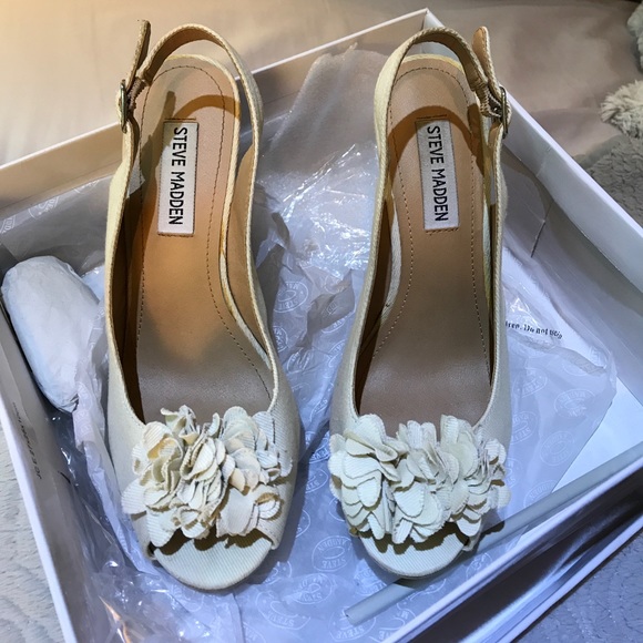 Steve Madden Tai Ivory Wedges - Picture 3 of 6
