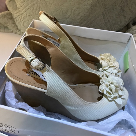 Steve Madden Tai Ivory Wedges - Picture 6 of 6