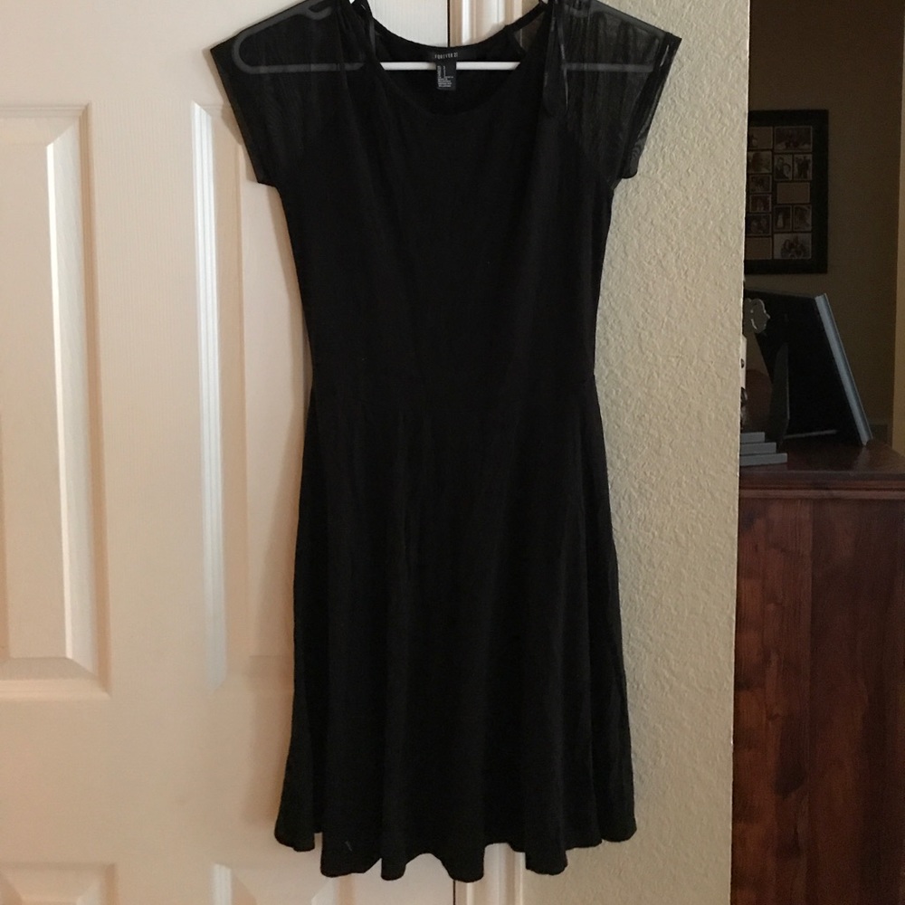 Forever 21 black short sleeve dress