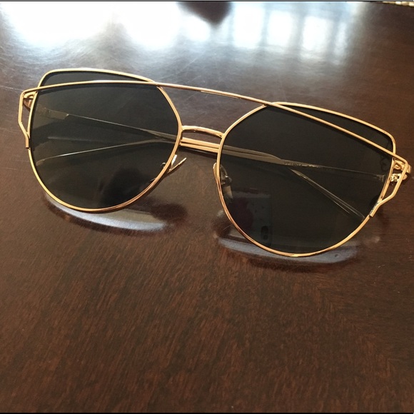 Chic sunglasses 😎 SOLD OUT - Picture 2 of 2