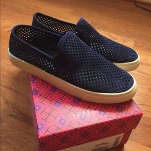 Jesse perforated sneaker