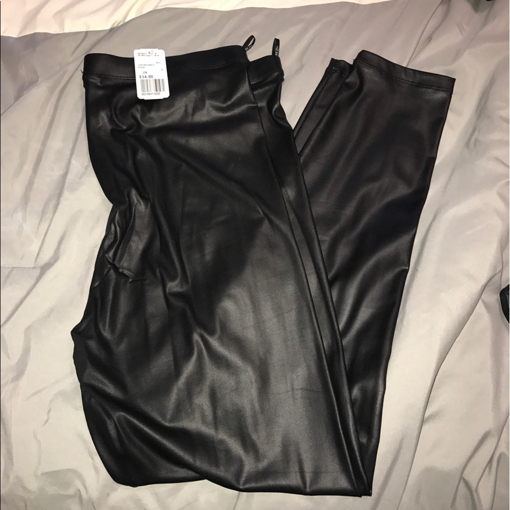 Forever 21 Black leather leggings 🖤