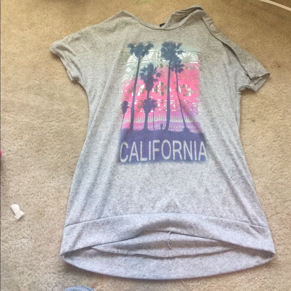 Gray shirt with California design