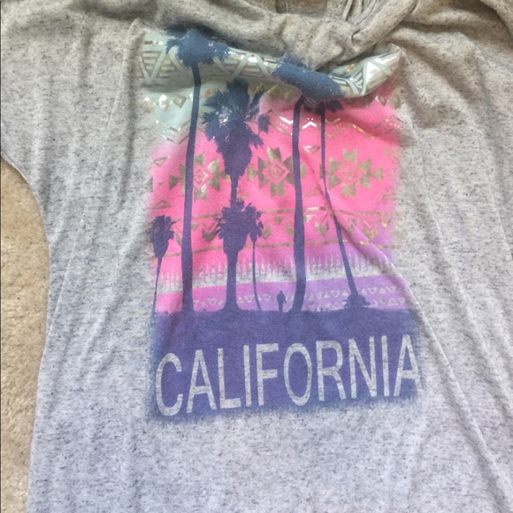 Gray shirt with California design - Picture 2 of 3