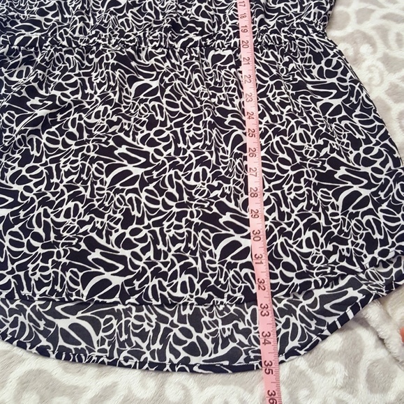 NWT Vince Camuto Cold Shoulder Tunic or Coverup - Picture 2 of 4