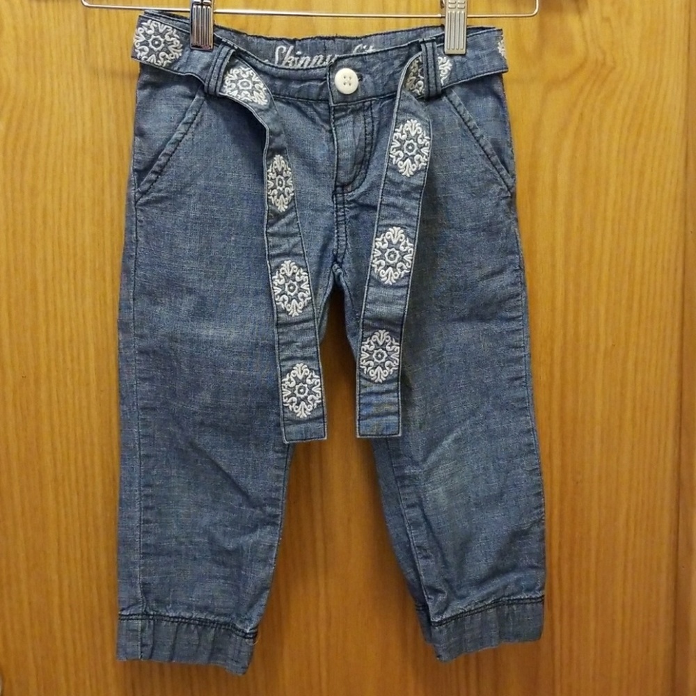 Crazy 8 skinny fit capris with designed belt