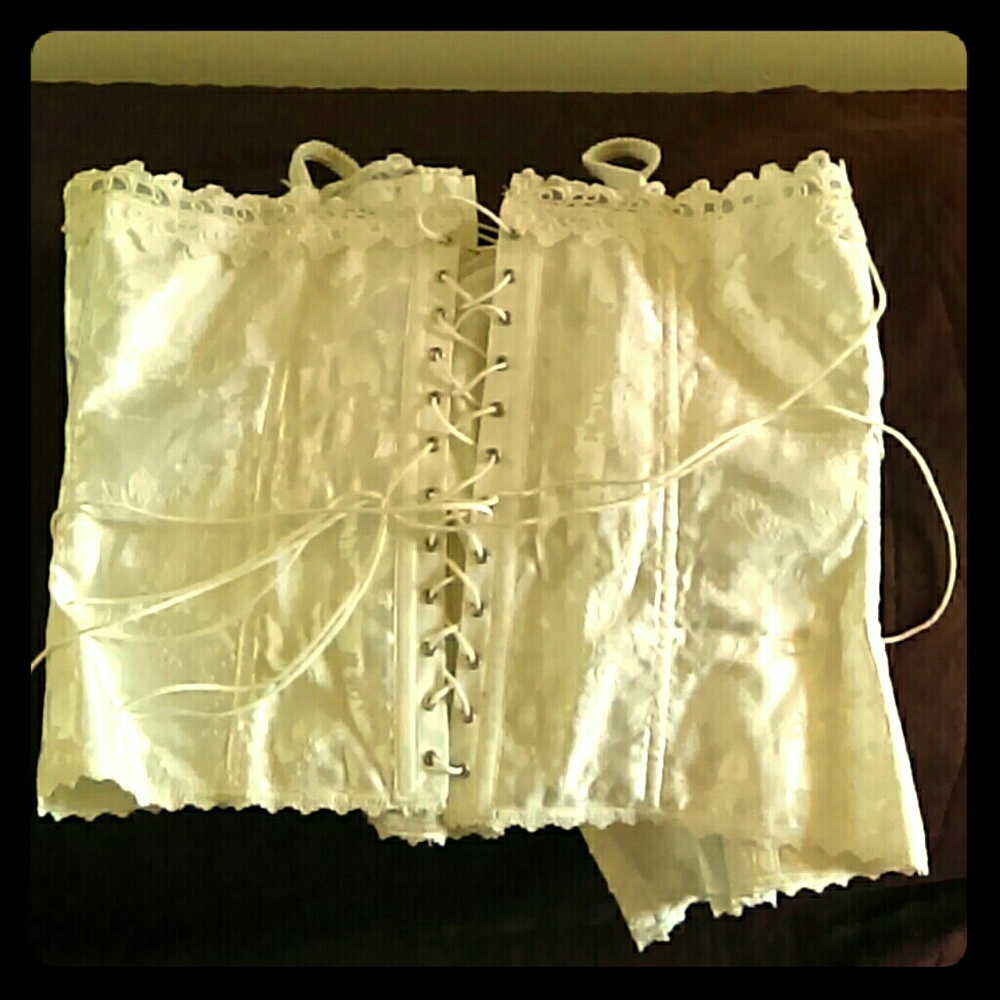 A laced corset self tightening