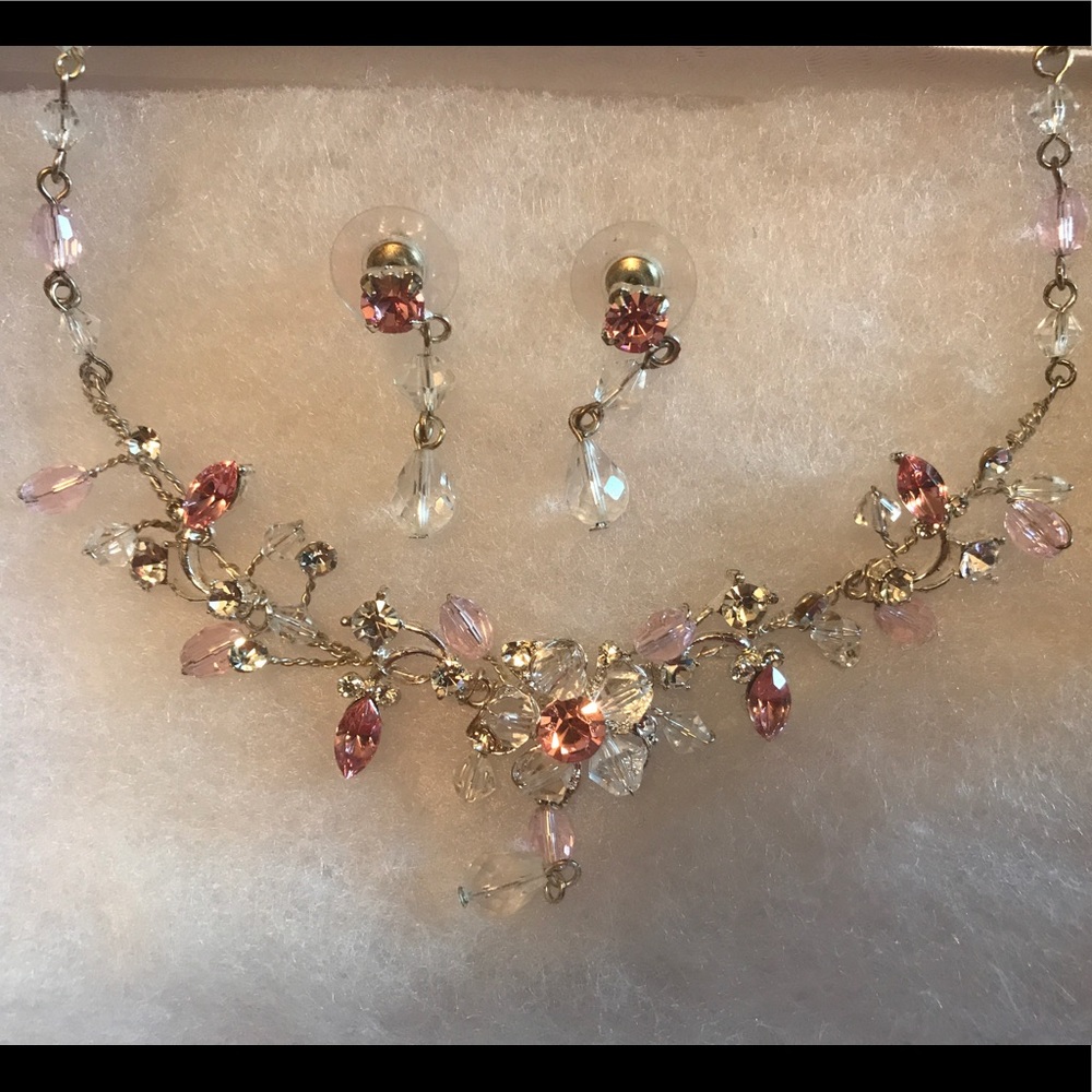 Necklace and earrings set