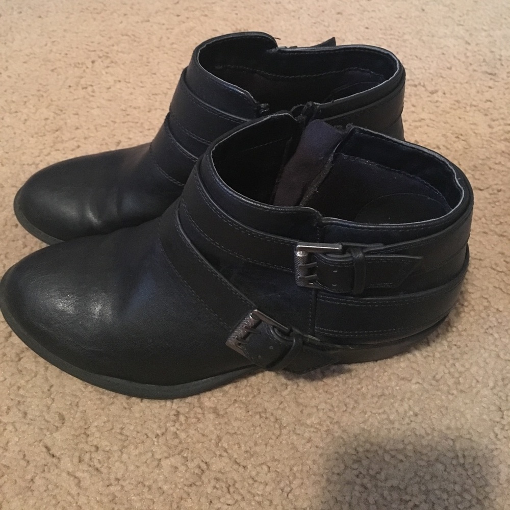 SODA black booties