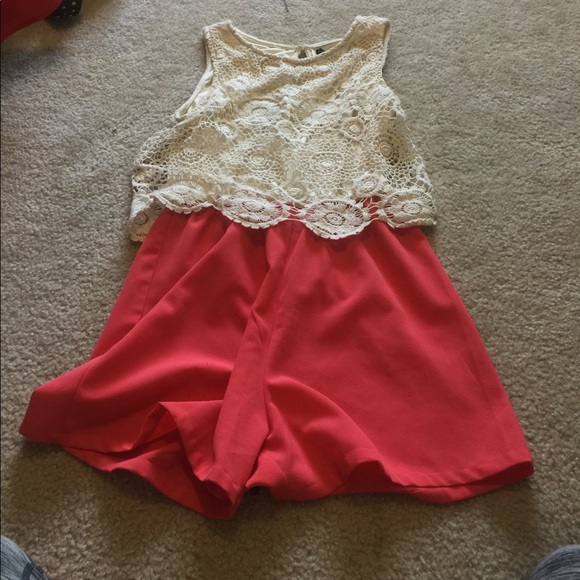White  lace and coral romper - Picture 3 of 5