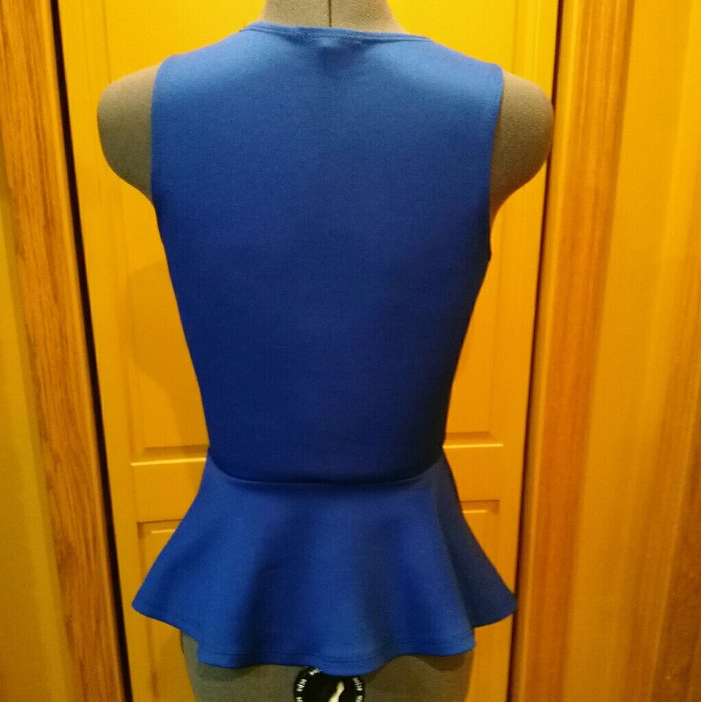 Top - Picture 2 of 3