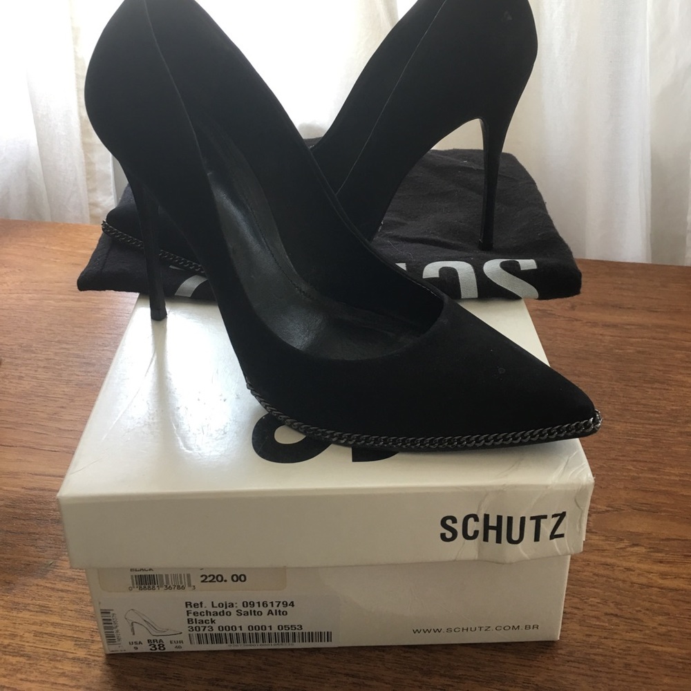 Schultz black sued shoes. Classic chic pumps.
