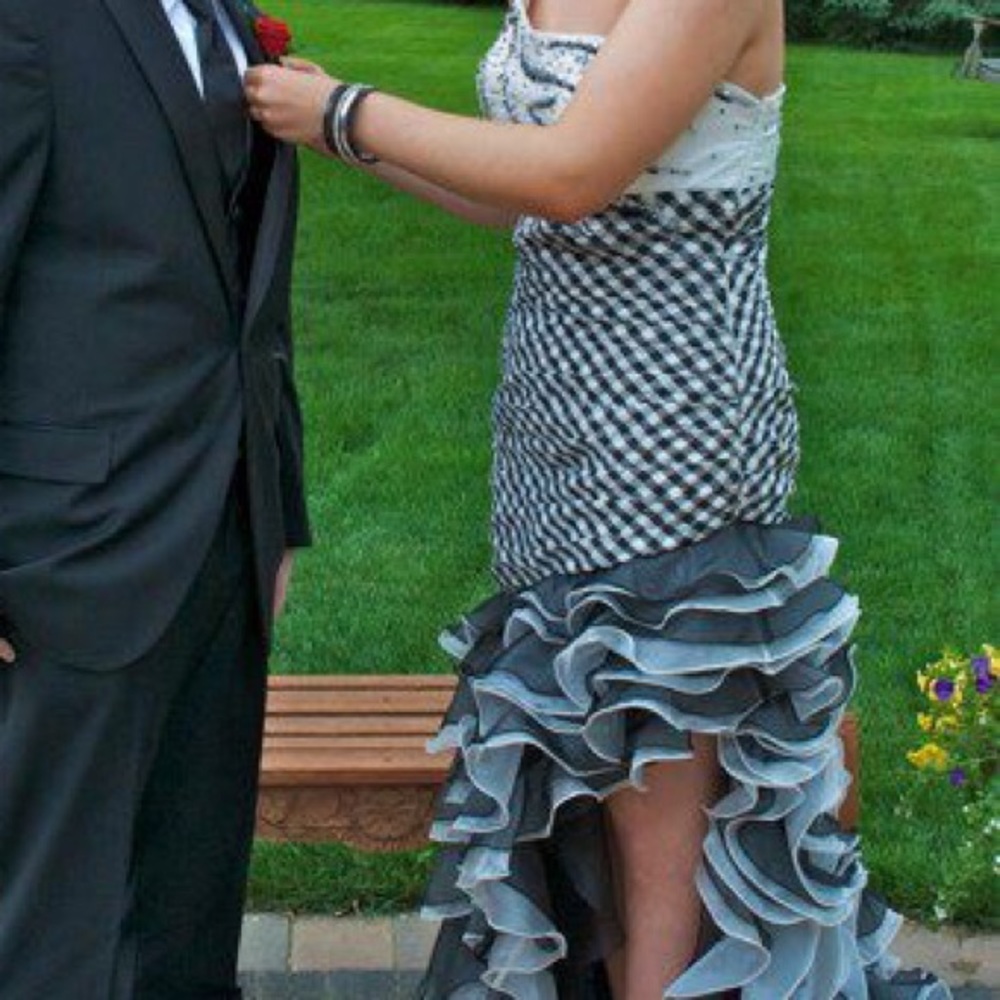 PROM DRESS - Picture 3 of 4