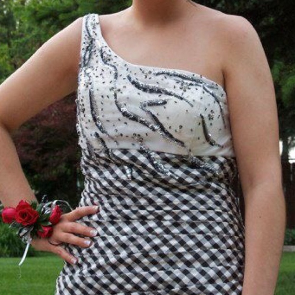 PROM DRESS - Picture 4 of 4