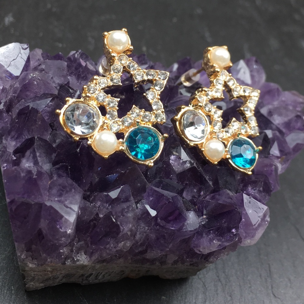 Rhinestone Star Stud Earrings - Picture 6 of 8