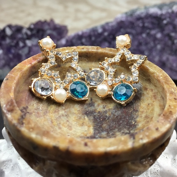 Rhinestone Star Stud Earrings - Picture 2 of 8