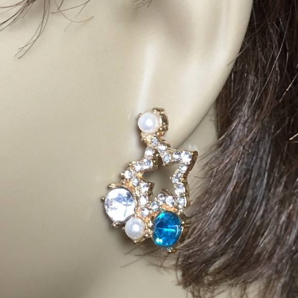 Rhinestone Star Stud Earrings - Picture 4 of 8