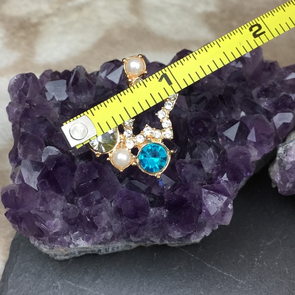 Rhinestone Star Stud Earrings - Picture 7 of 8