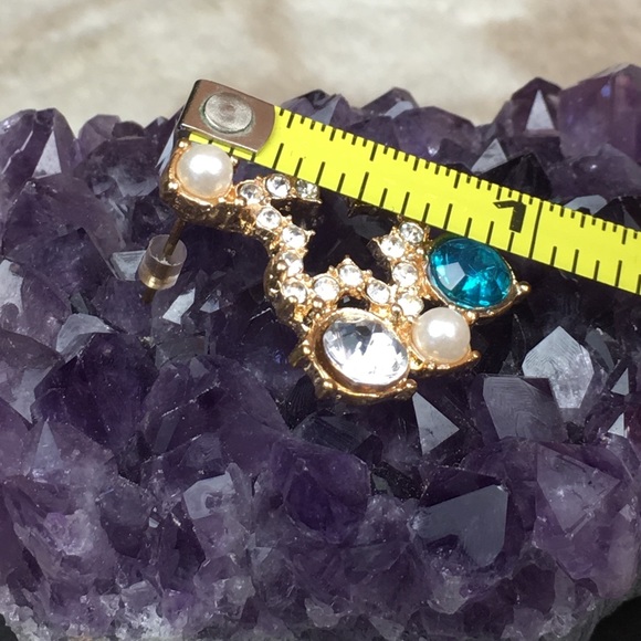 Rhinestone Star Stud Earrings - Picture 8 of 8