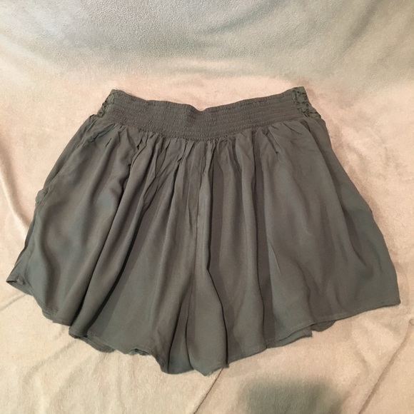 Shorts - Picture 2 of 3