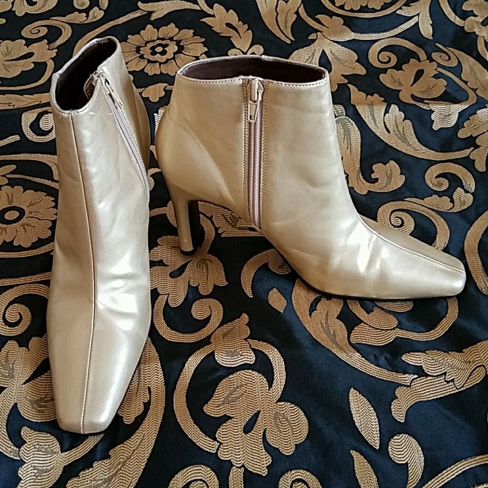 Women's stylish boots