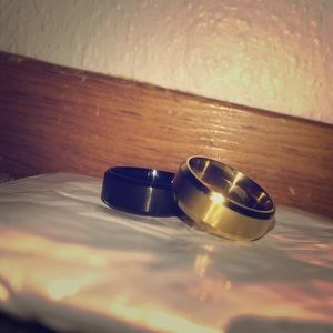 Size 11 titanium rings. Black and Gold colors.