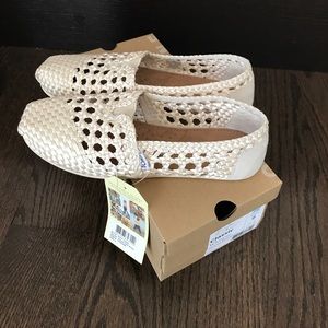 Toms Classic Whisper Satin Woven size 9