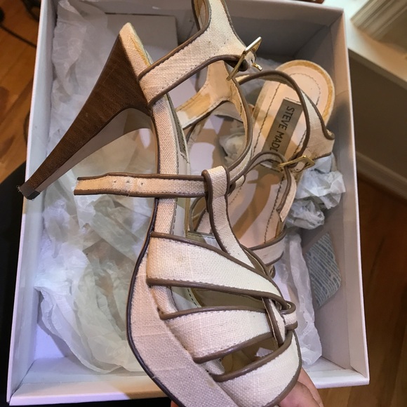 Steve Madden Cream/Tan Daarling Heels 7.5 - Picture 4 of 5