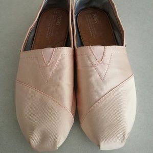 New Blush Toms