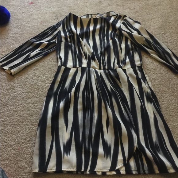 Black and white middle sleeves dress - Picture 1 of 5