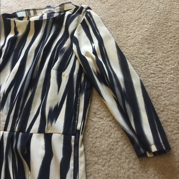 Black and white middle sleeves dress - Picture 3 of 5