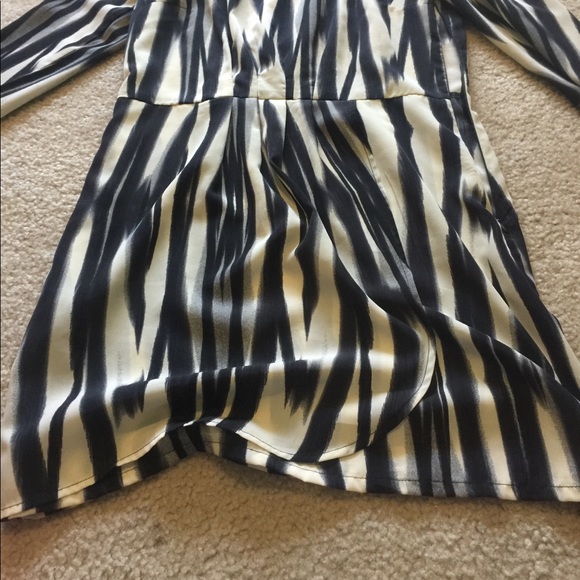 Black and white middle sleeves dress - Picture 4 of 5