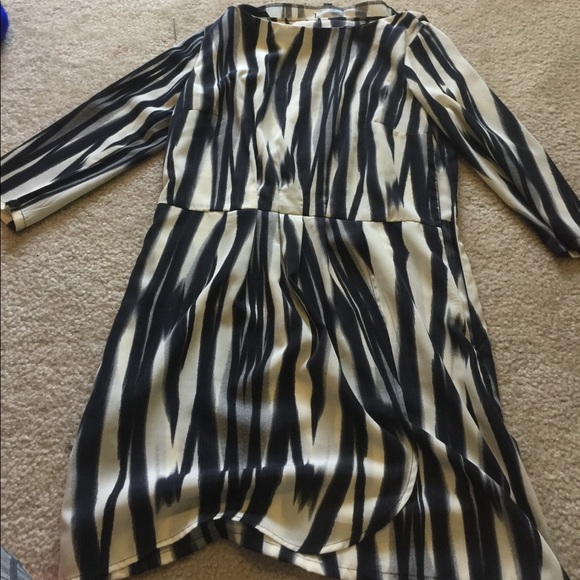 Black and white middle sleeves dress - Picture 5 of 5