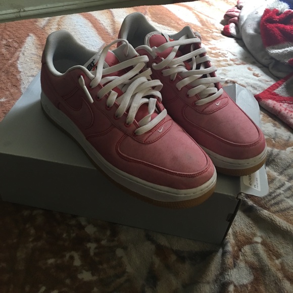 Pink low Air Force ones - Picture 2 of 4