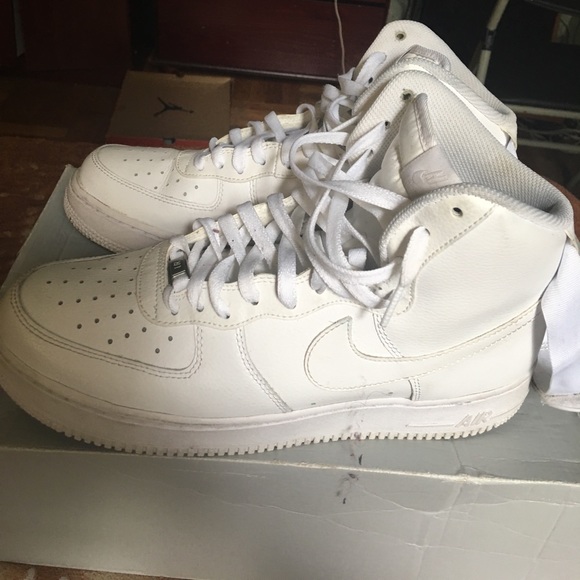Air Force ones (Does not come with original box) - Picture 3 of 4