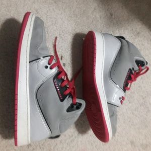 SIZE Y6.5 GIRLS JORDANS