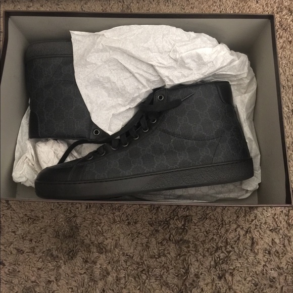 Size 10 Gucci shoes authentic in good condition
