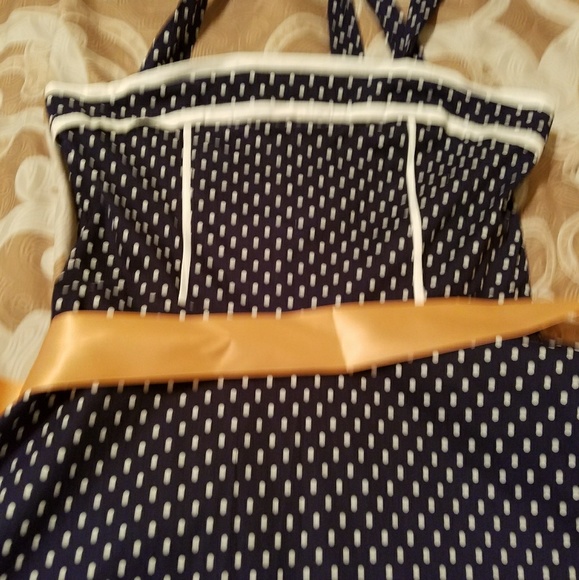 Pin up style polka dot halter - Picture 2 of 3