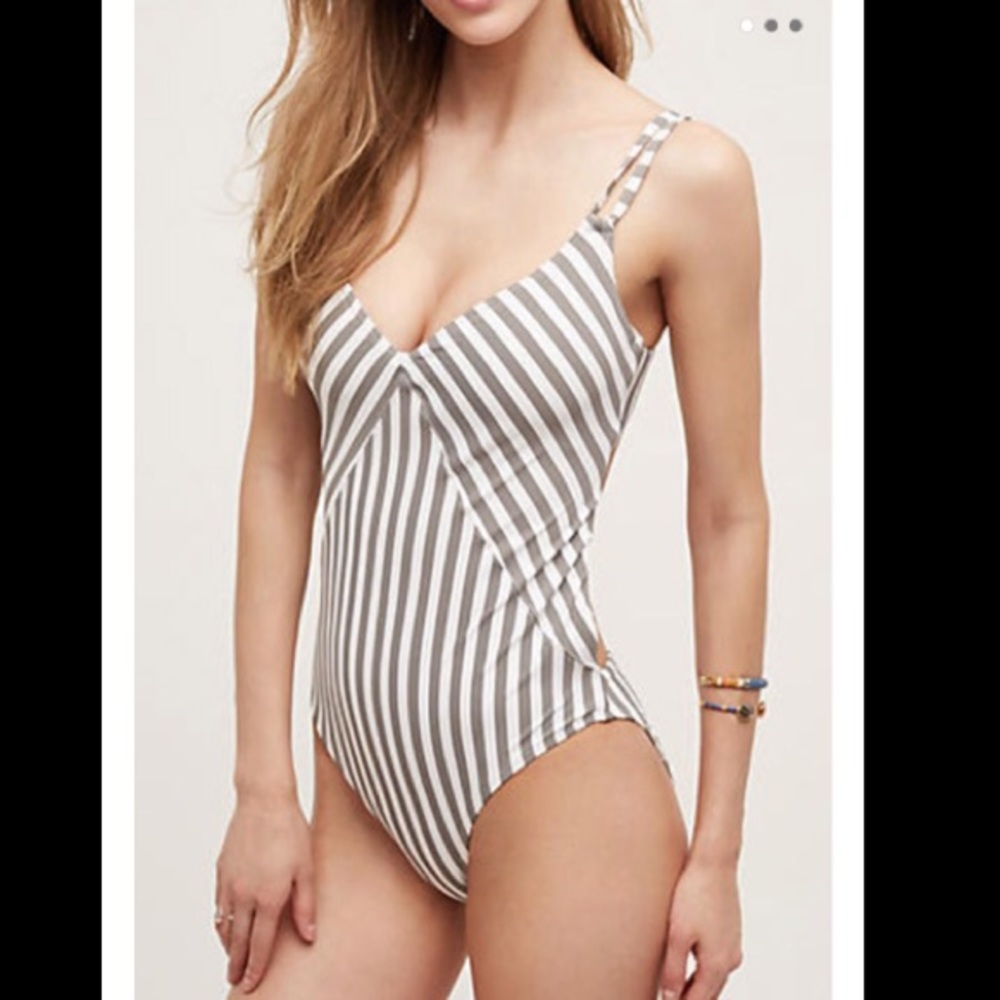 Cupshe All about Stripe One-piece Swimsuit