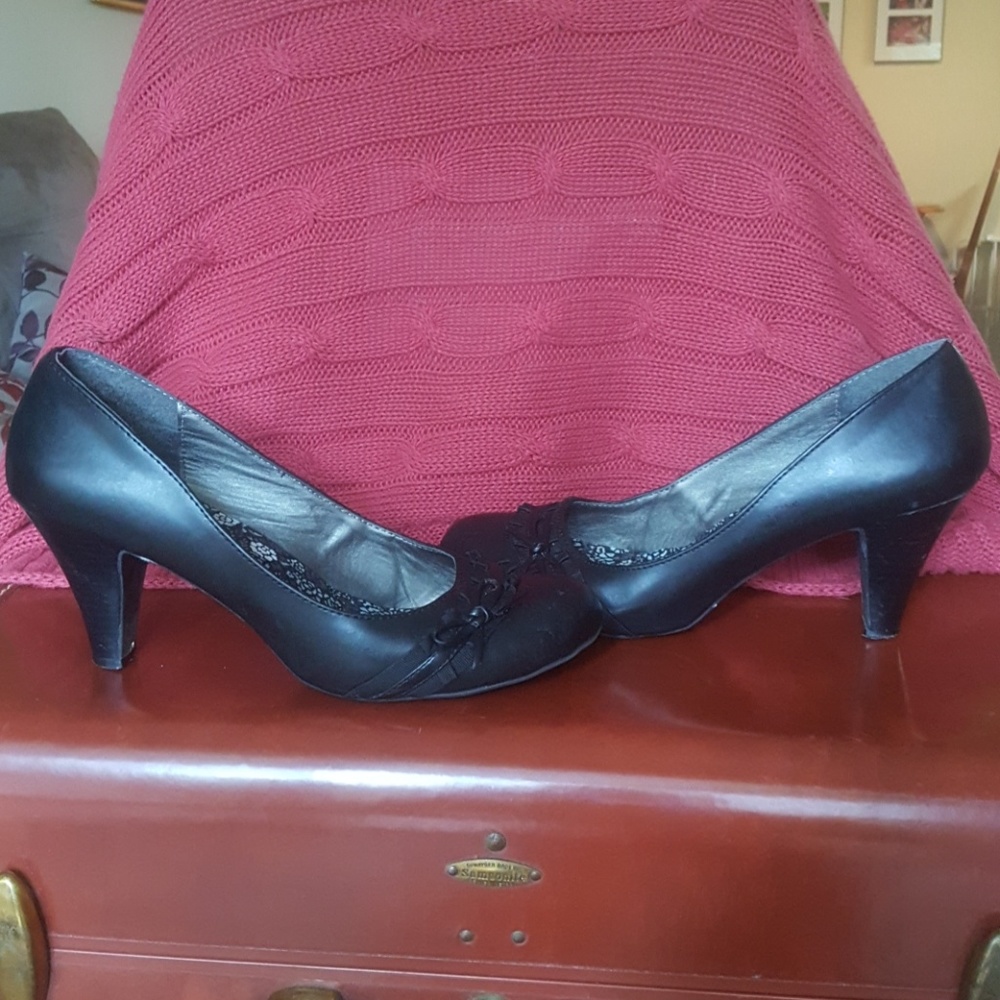 Cute Round Toe Black High Heels Sz 9