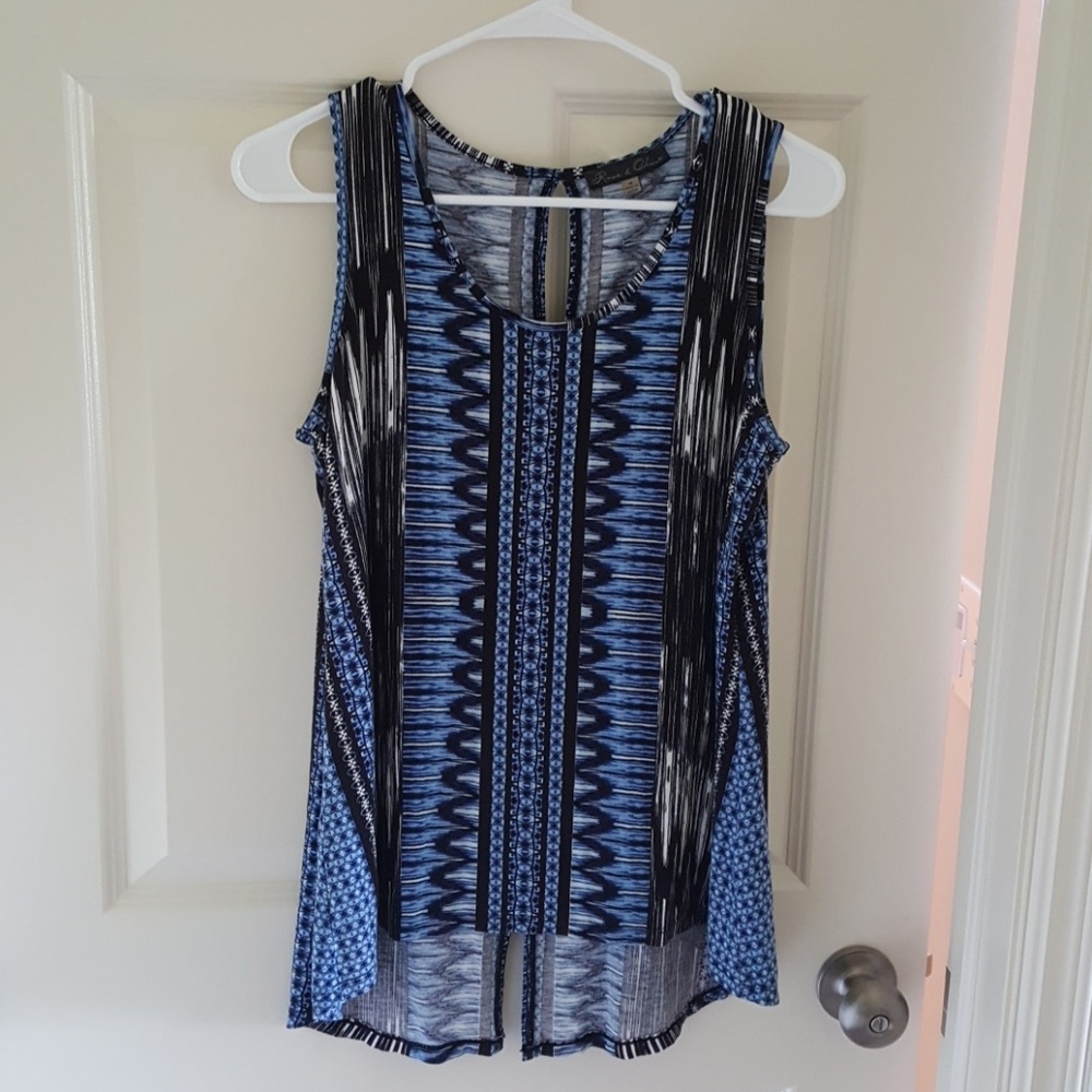 Sleeveless shirt